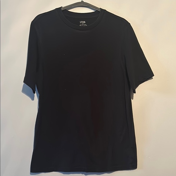 Izod Black Short Sleeve Tee - Picture 1 of 5